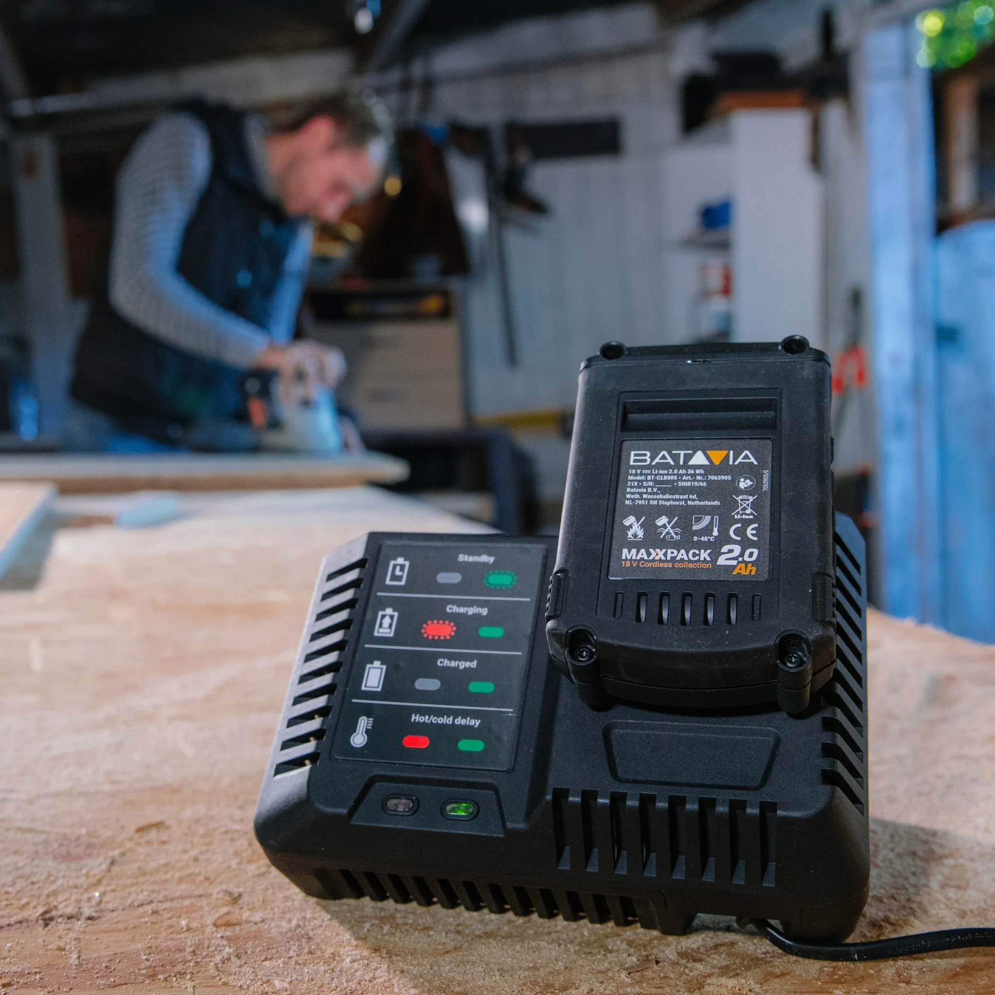 Nabíječka 18V, pro 2Ah, 4Ah a 5Ah baterie MAXXPACK pro AKU nářadí BATAVIA MAXXPACK