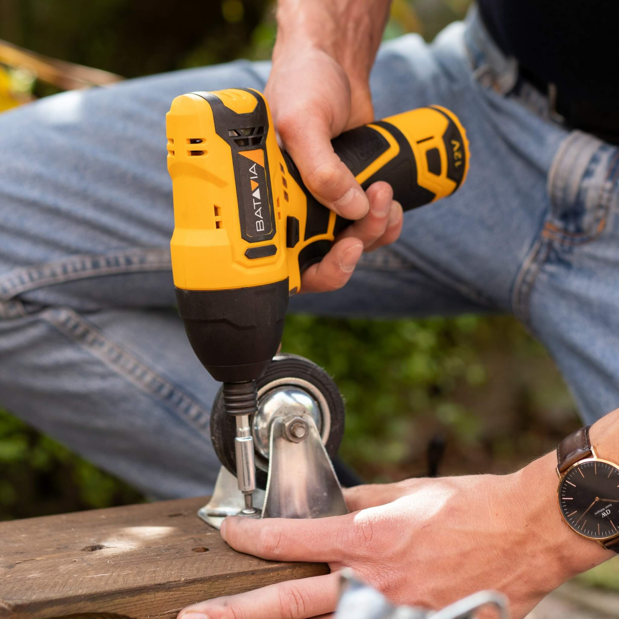 Aku bezdrátový rázový utahovák nejen pro kutily, max. toč. moment 120Nm, bez baterie a nabíječky, 12V Li-Ion, bateriová platforma FIXXPACK BATAVIA