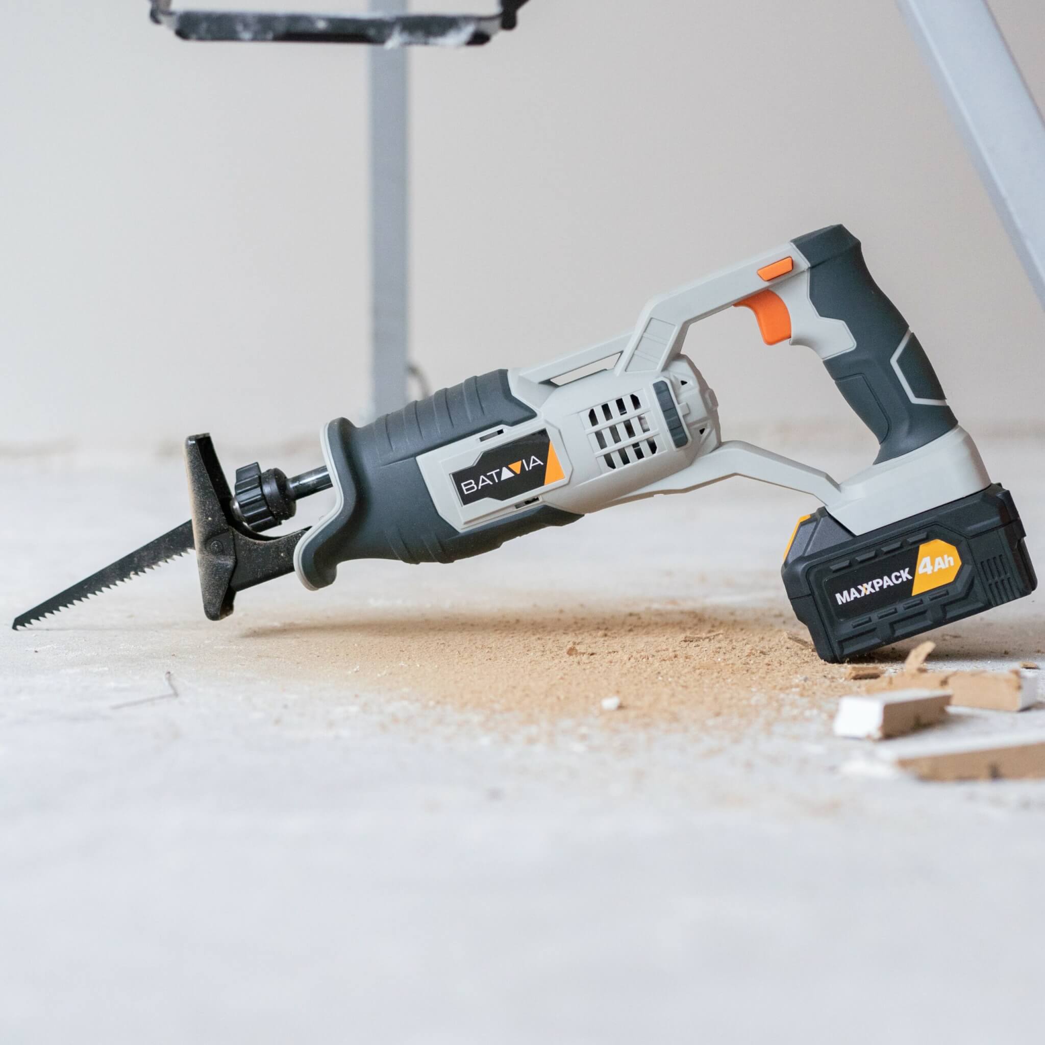 Aku bezdrátová přímočará pila, pila ocaska, variabilní frekvence zdvihu, 18V Li-Ion, bez baterie a nabíječky, bateriová platforma MAXXPACK BATAVIA