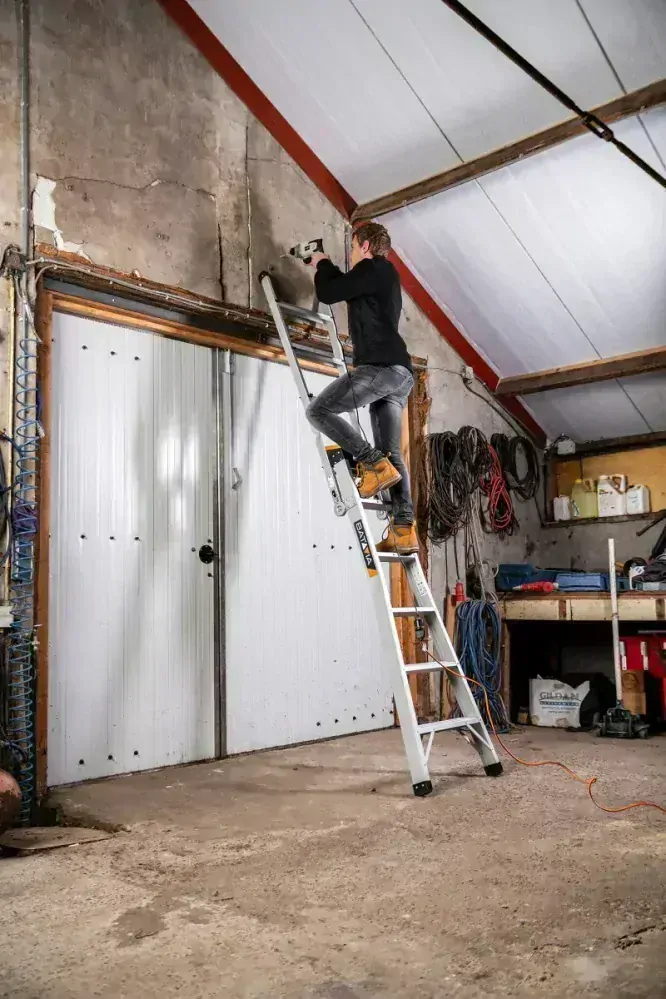 Hliníkový multifunkční kombinovaný žebřík 3v1, 6 až 9 příček, pracovní výška až 3,5 m, s přihrádkou na nářadí, nosnost 150 kg, BATAVIA