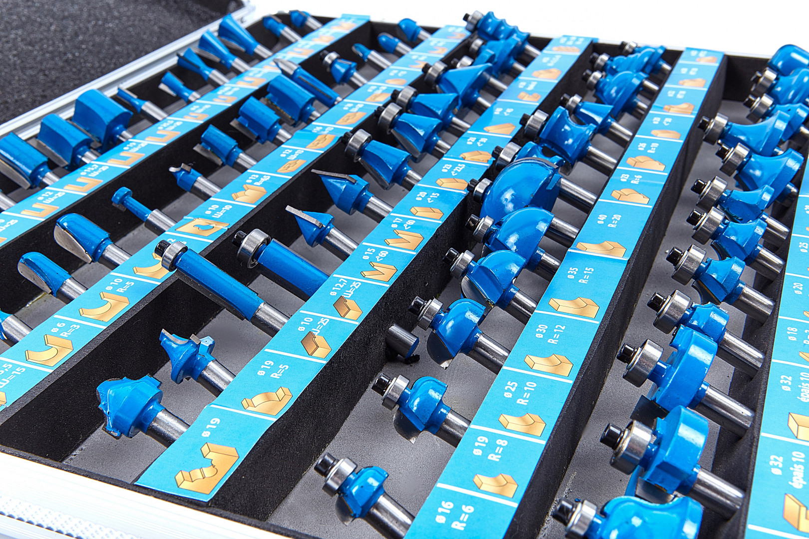 66 dílná profesionální sada fréz na dřevo, dřík 8 mm