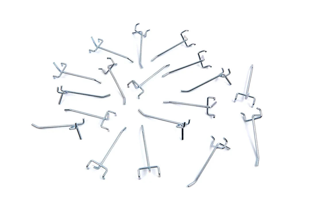 Třídílná ocelová stěna na nářadí s 18ti háčky