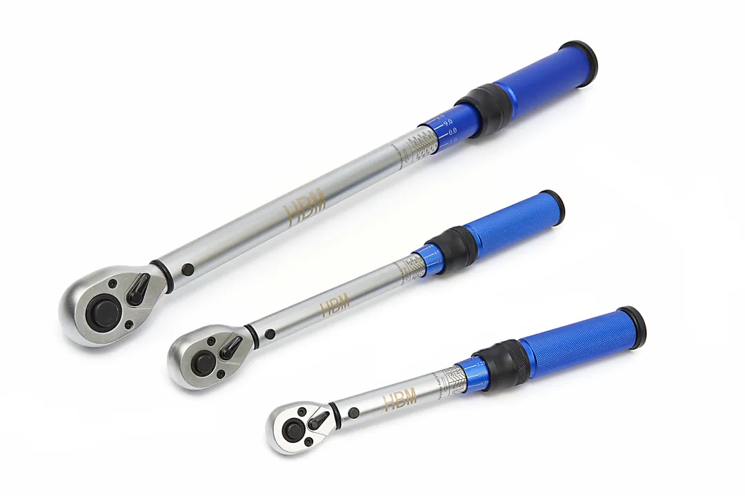 Profesionální momentové klíče 1/4", 3/8", 1/2", rozsah 5 - 220 Nm, obousměrné, kalibrační protokol, se sadou nástavců - 32 ks