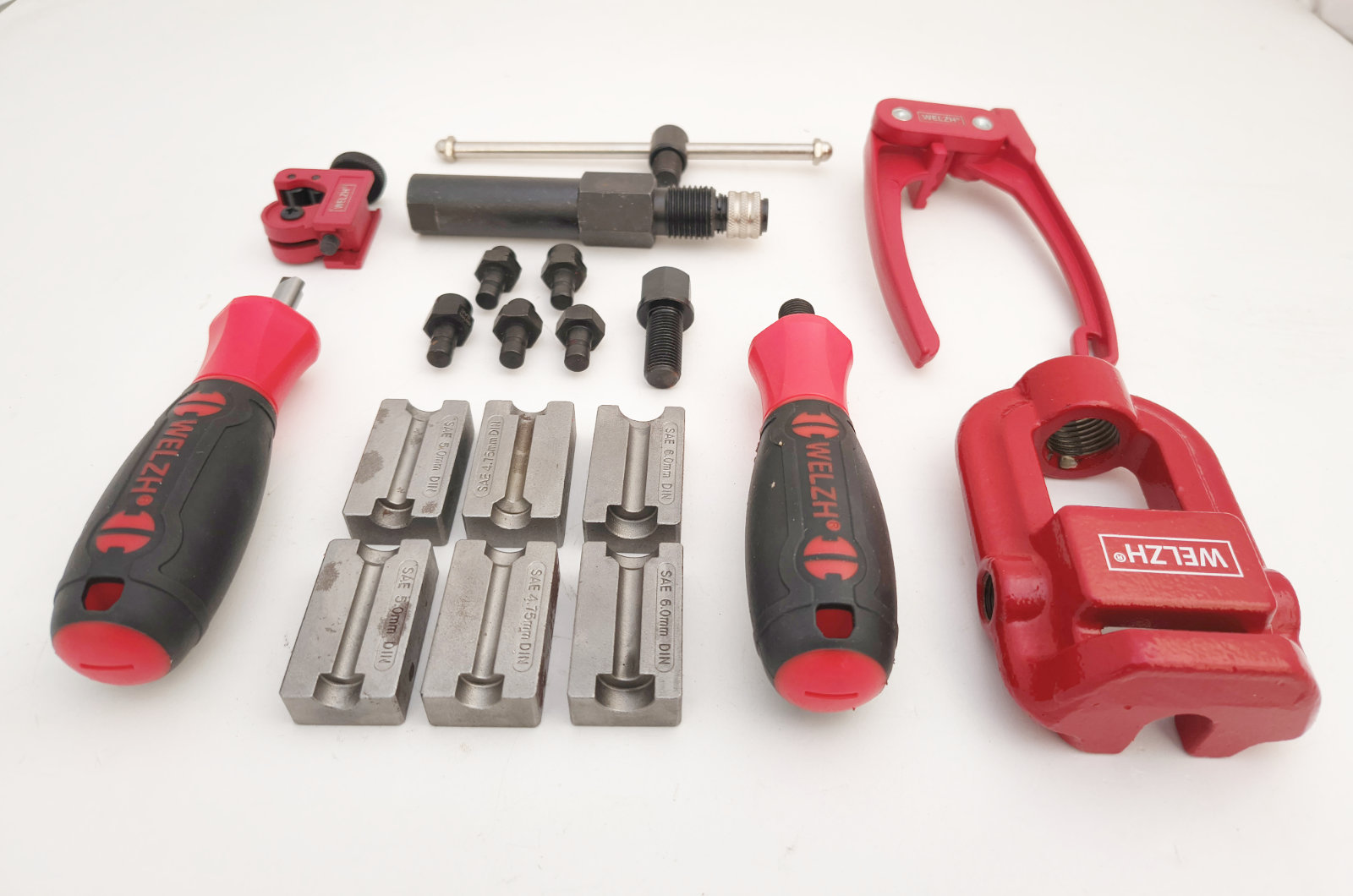 Profesionální sada nástrojů a přípravků pro pertlování brzdových trubek Flare-Mate™, Welzh