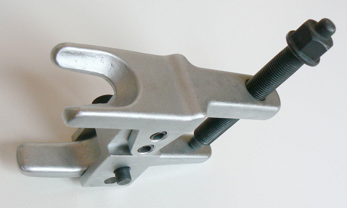 Stahovák kulových čepů univerzální 50 - 80 mm, vidlice 20 mm, 2 pozice, Triumf