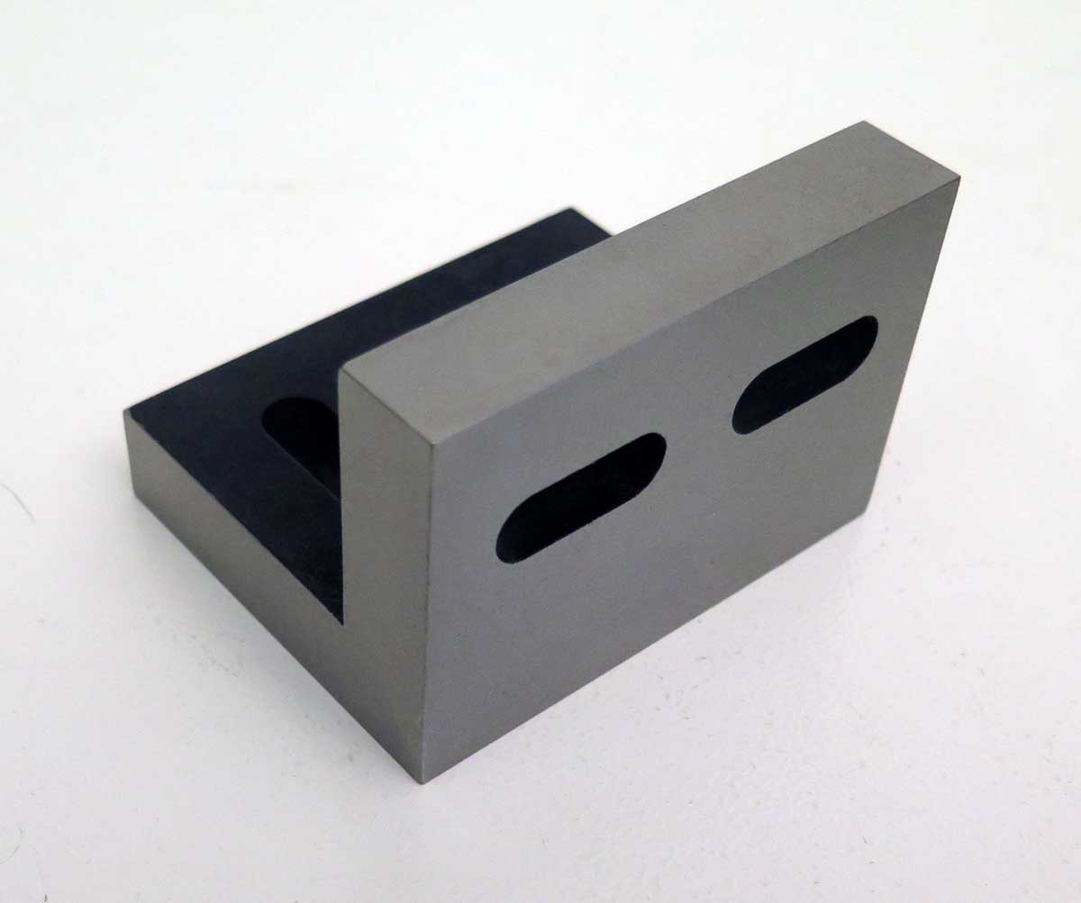 Úhlová upínací deska z vyzrálé litiny, rozměry 80 x 54 x 64 mm, Warco