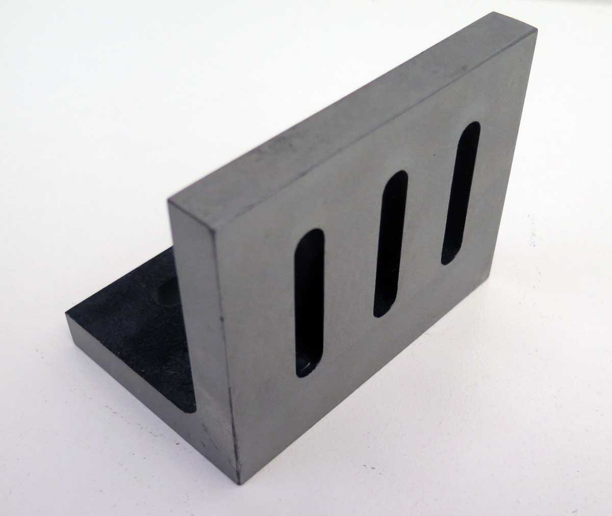 Úhlová upínací deska z vyzrálé litiny, rozměry 115 x 89 x 75 mm, Warco