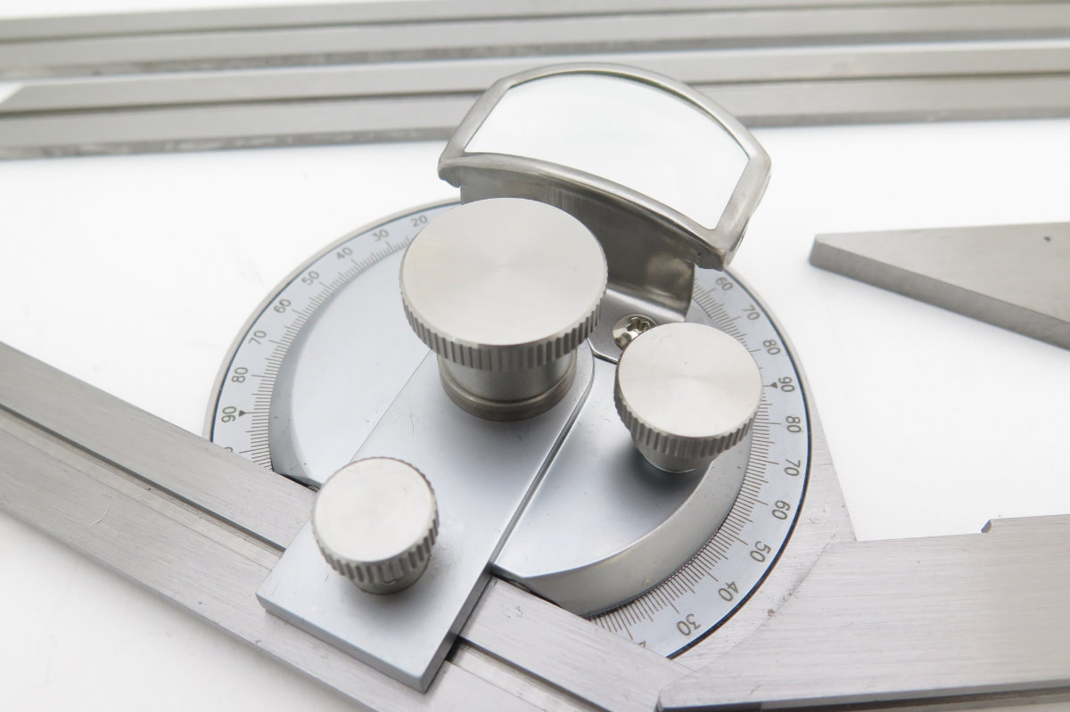 Úhloměr s lupou a 4 pravítky  (80, 150, 195 a 300 mm), 0-360°, rozlišení 5´, PN 25 1624, KM