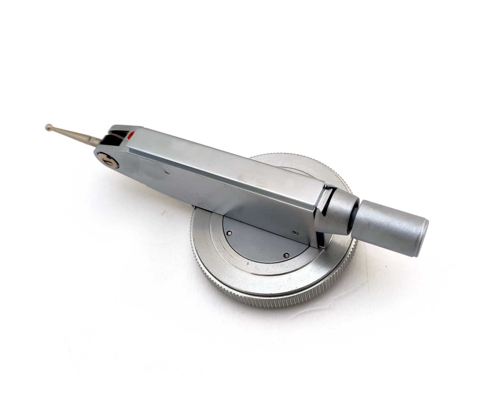 Odchylkoměr (úchylkoměr) číselníkový páčkový ČSN EN ISO 46325 - horizontální i vertikální uchycení, KM