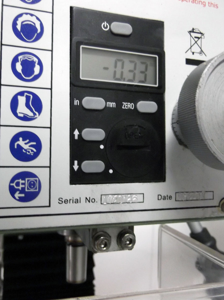 Warco WM 16, frézka na kov s regulací otáček, digitální odměřování X a Y