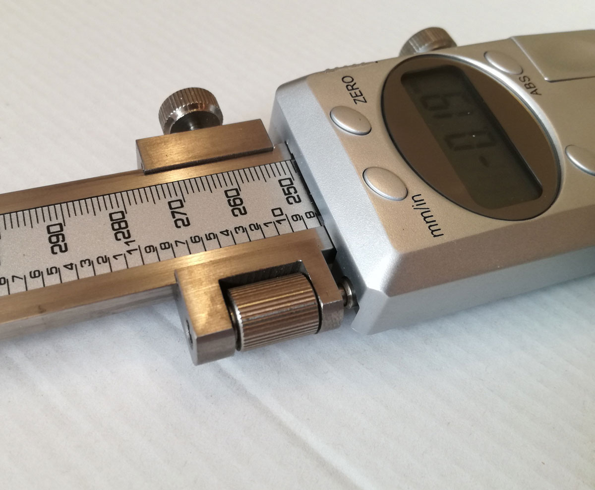 Výškoměr posuvný digitální 200 mm, metrický i palcový, Warco