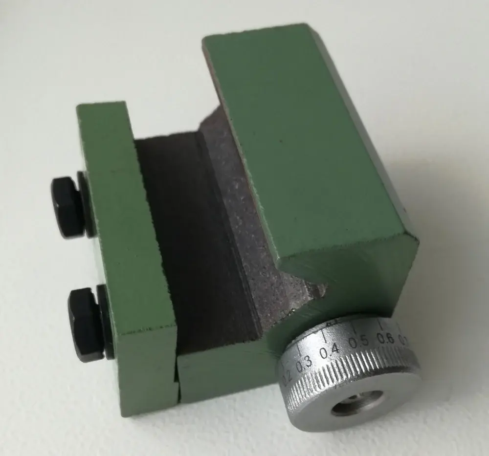 Mikrostop - stavitelný doraz podélného posuvu soustruhů, pro V-lože, Warco