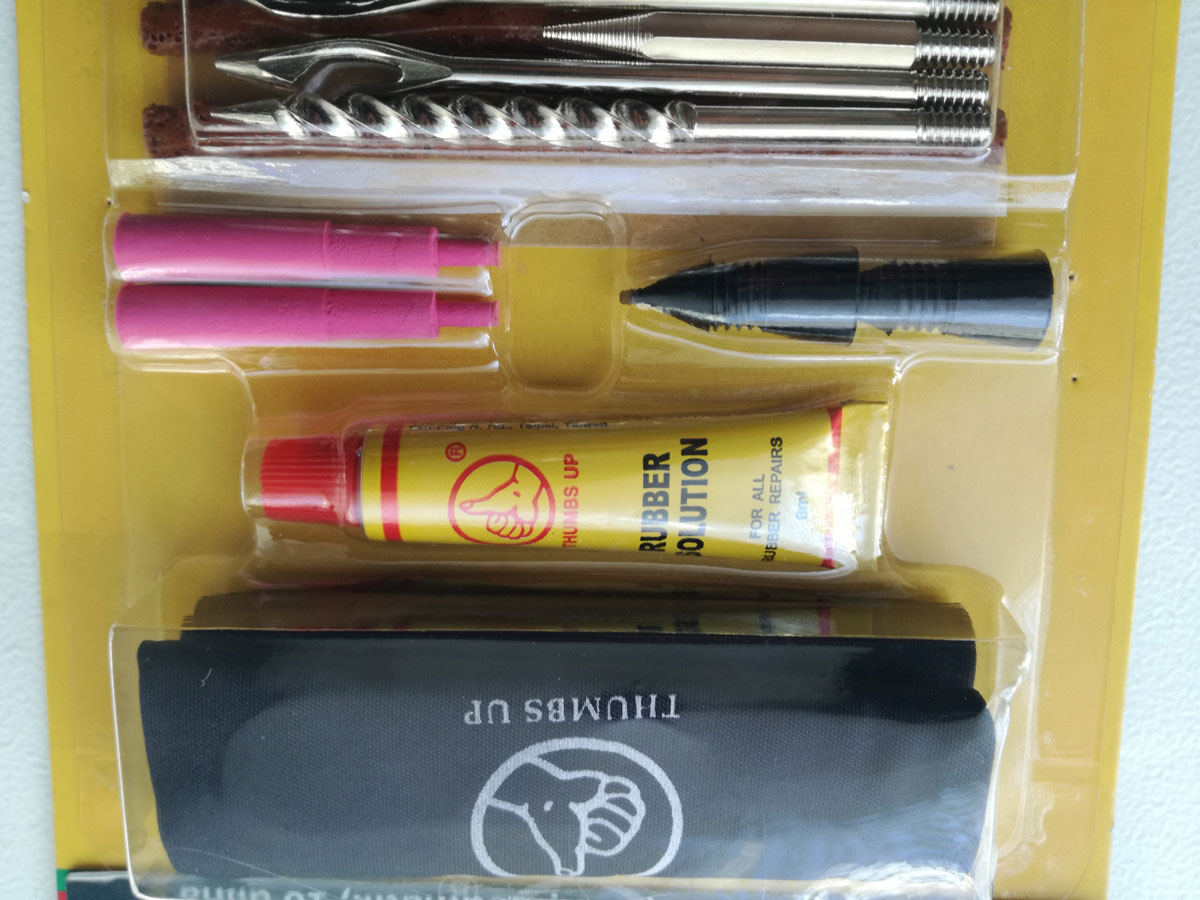 Opravná sada na lepení / opravu bezdušových pneumatik do otvoru velikosti cca 4 mm, 10 dílů, Triumf