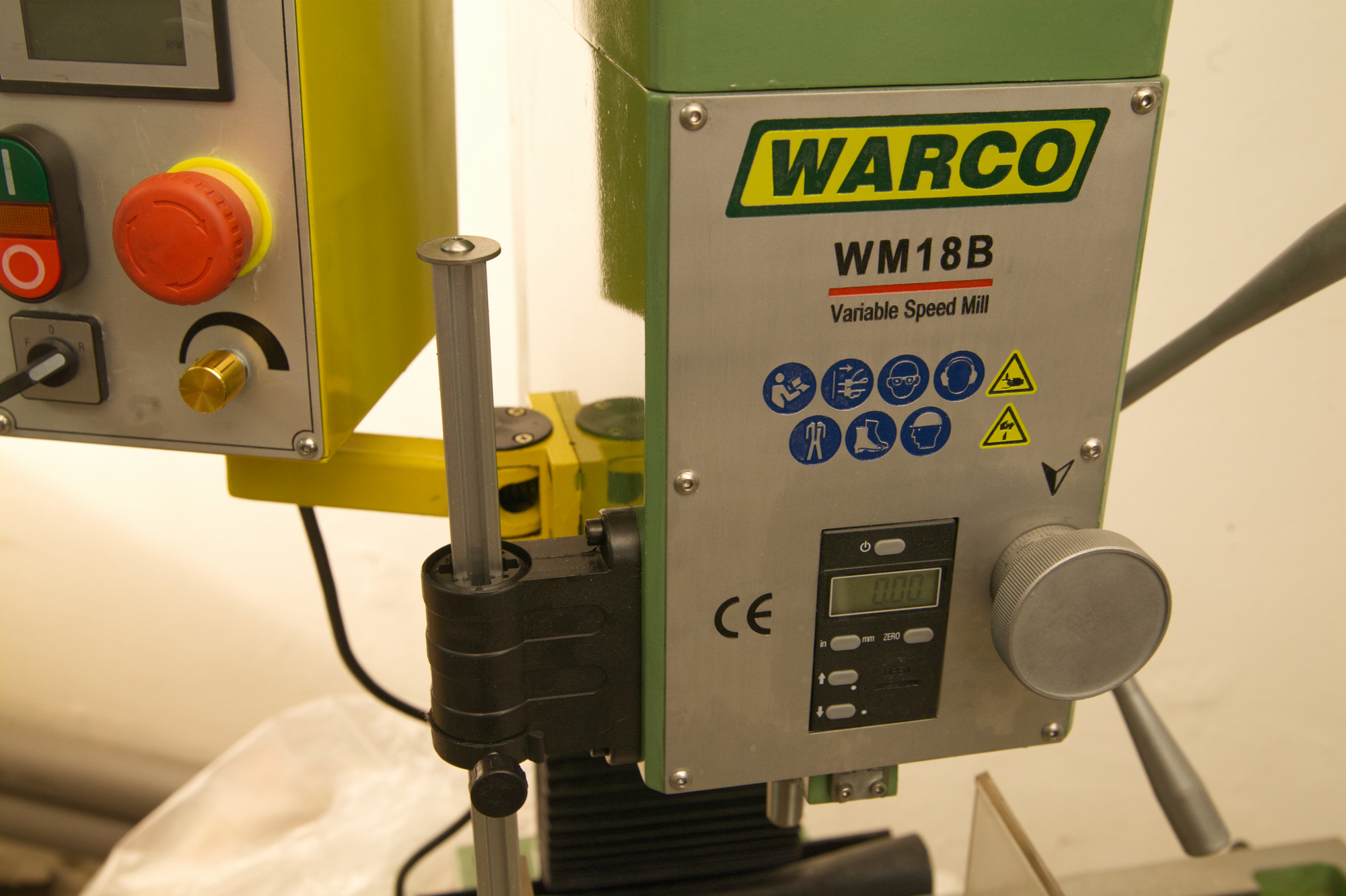 Warco WM 18B, frézka na kov, řemenový pohon, variabilní otáčky - 230 kg