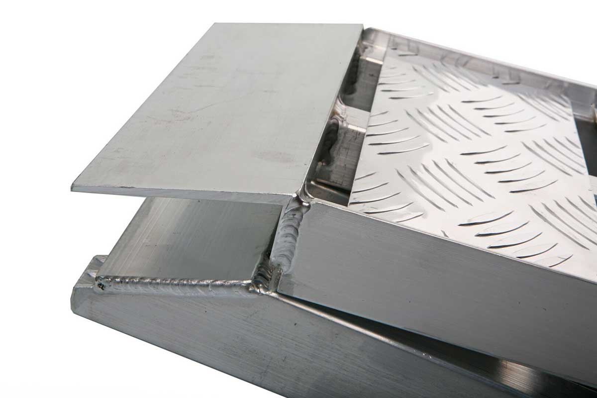 Robustní skládací hliníkový nájezd s nosností až 680 kg