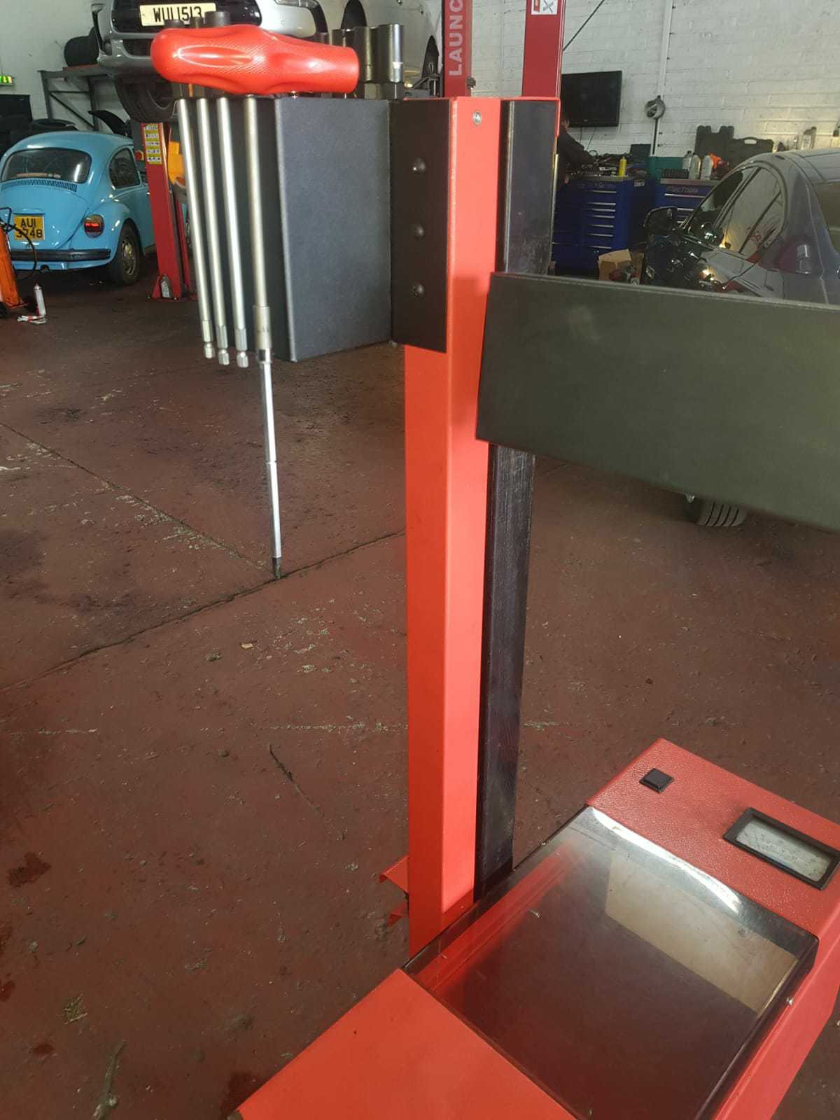 Univerzální rohový držák nářadí a nástrojů, Welzh