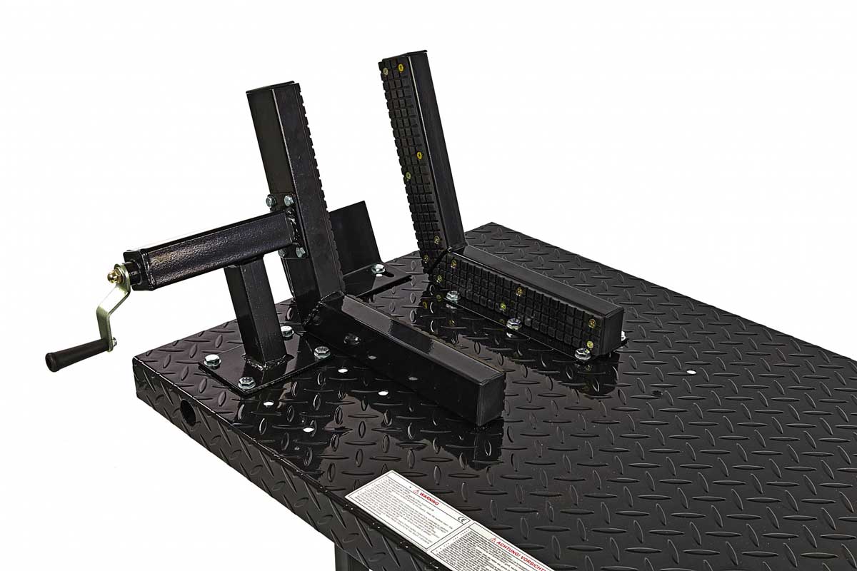 Robustní motocyklový zvedák 500 s hydraulicko-pneumatickým ovládáním, zvednutí až 700 kg, hmotnost 200 kg, černý