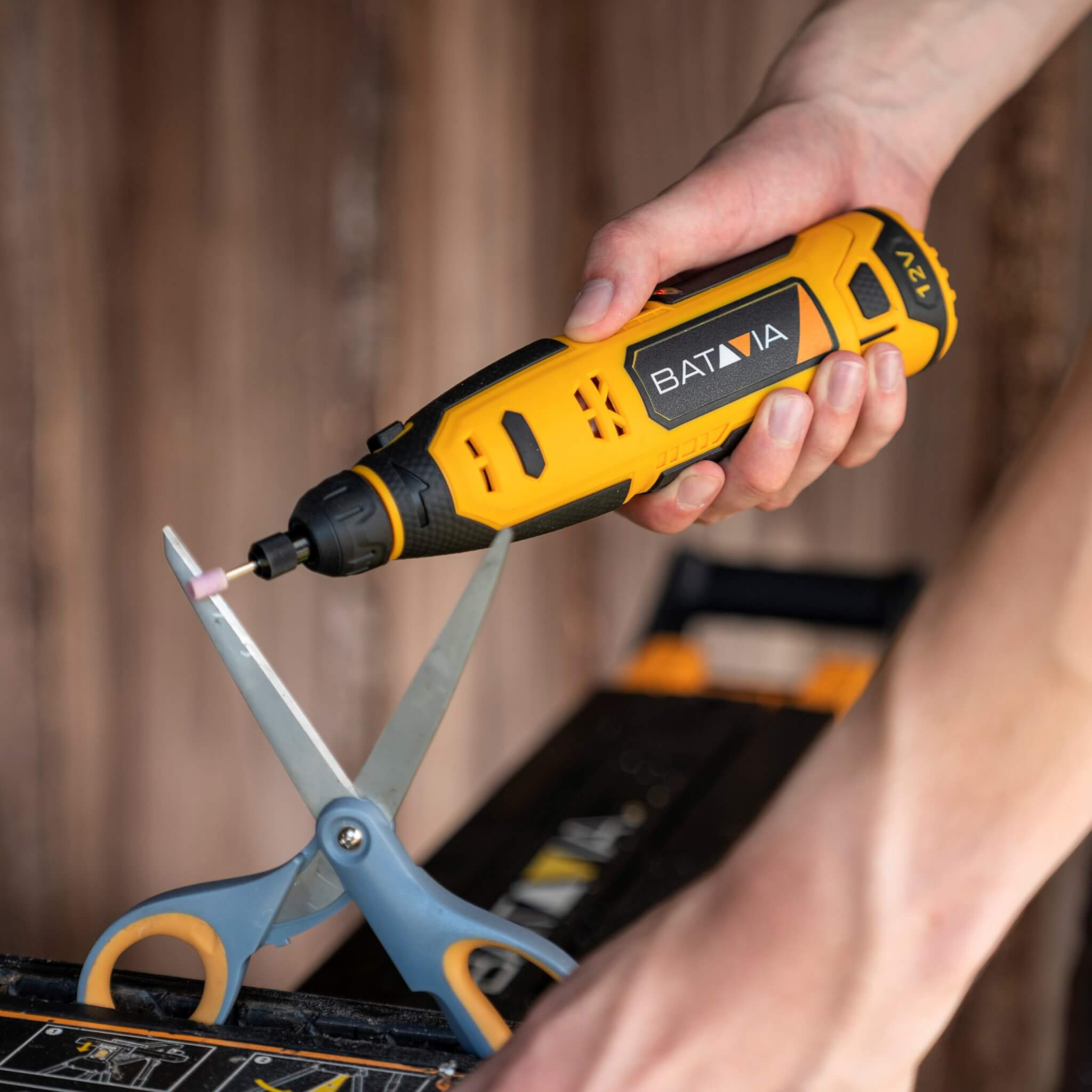 Aku bezdrátový multifunkční rotační nástroj Combitool, vrtačka, frézka, leštička a bruska nejen pro kutily, 12V Li-Ion, bez baterie a nabíječky, FIXXPACK BATAVIA