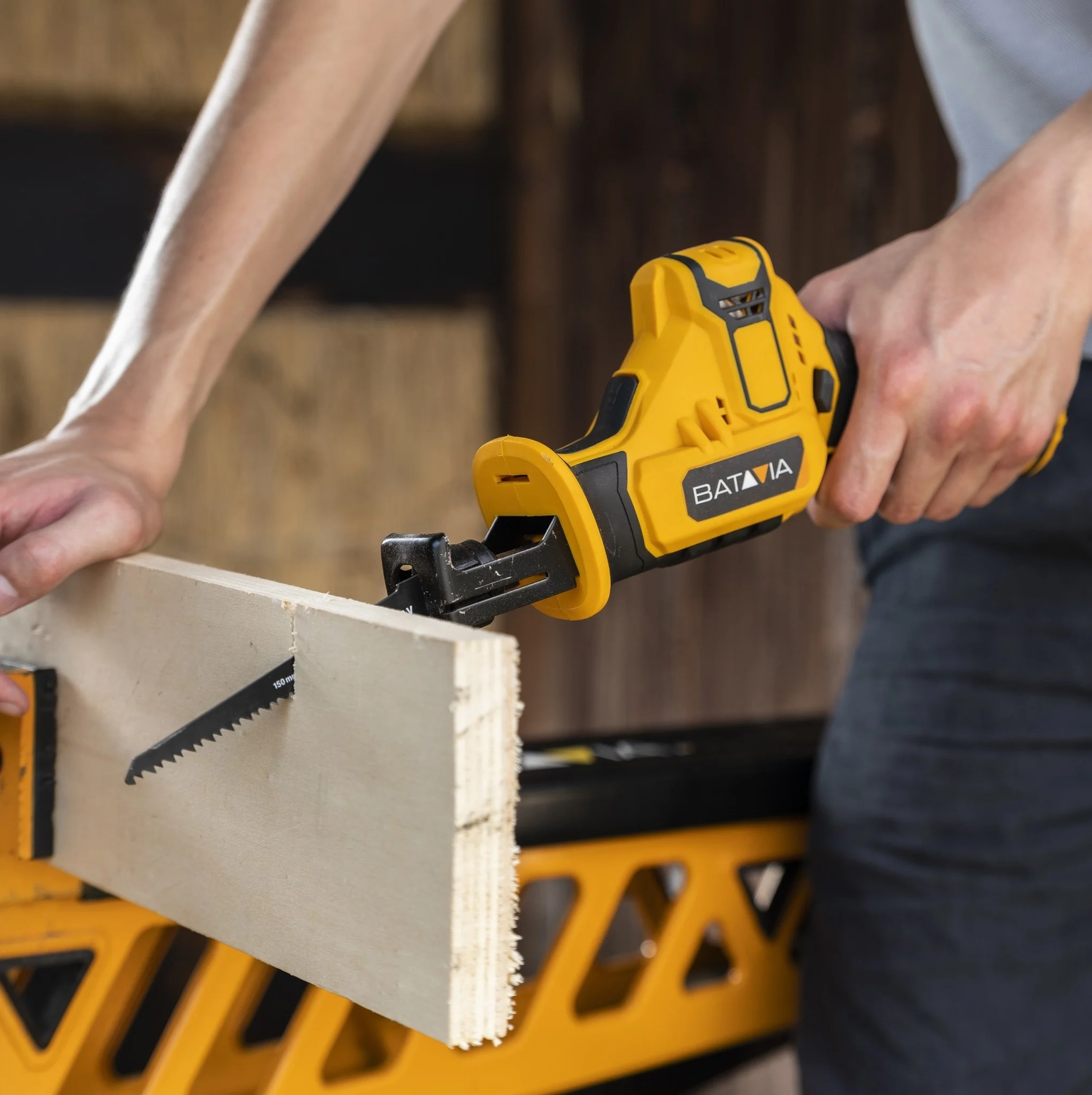 Aku bezdrátová přímočará pila nejen pro kutily, 12V Li-Ion, bez baterie a nabíječky, bateriová platforma FIXXPACK BATAVIA