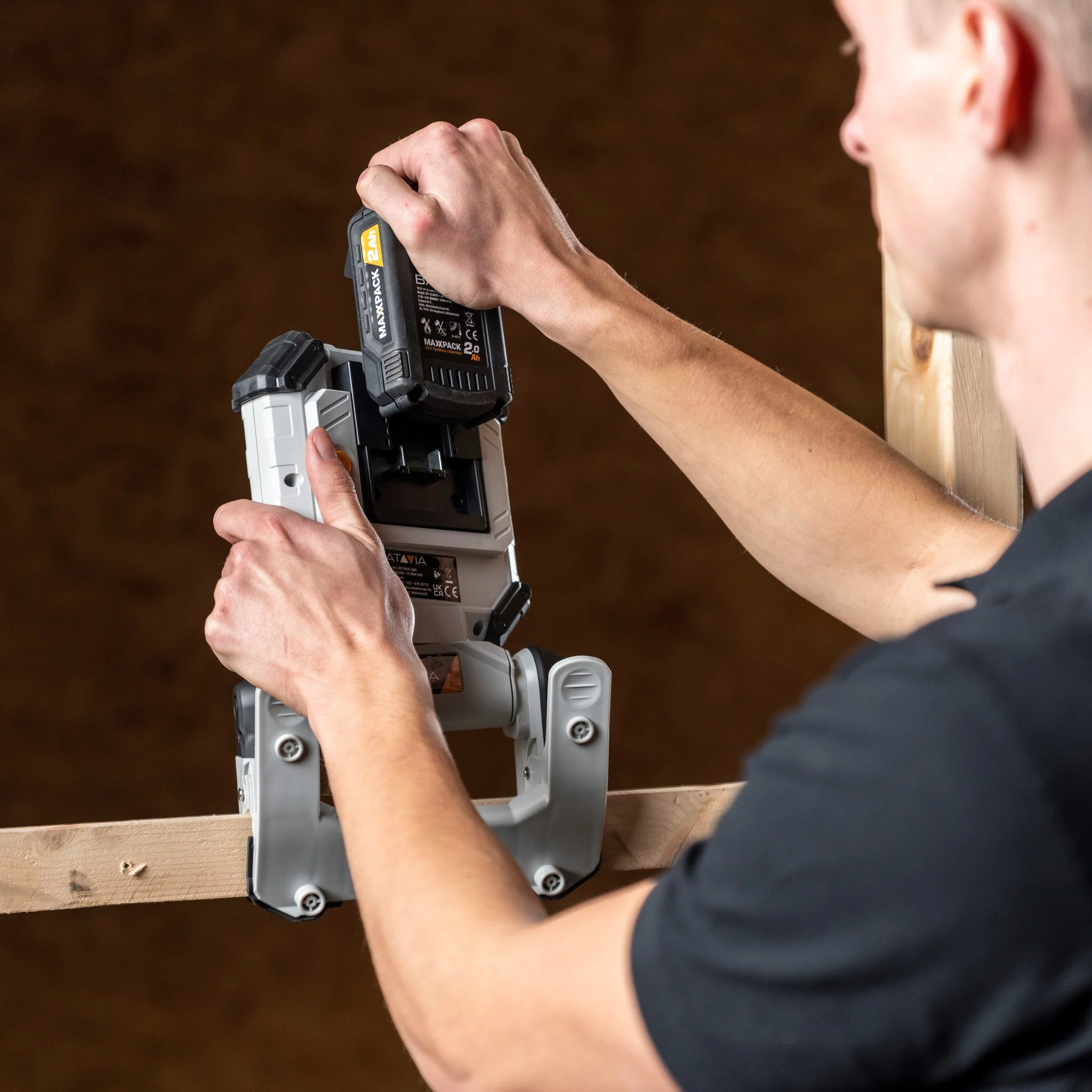 Aku bezdrátové LED stavební světlo, světlo na kempování, 1800 Lumen, IP54, bez baterie a nabíječky, bateriová platforma MAXXPACK BATAVIA