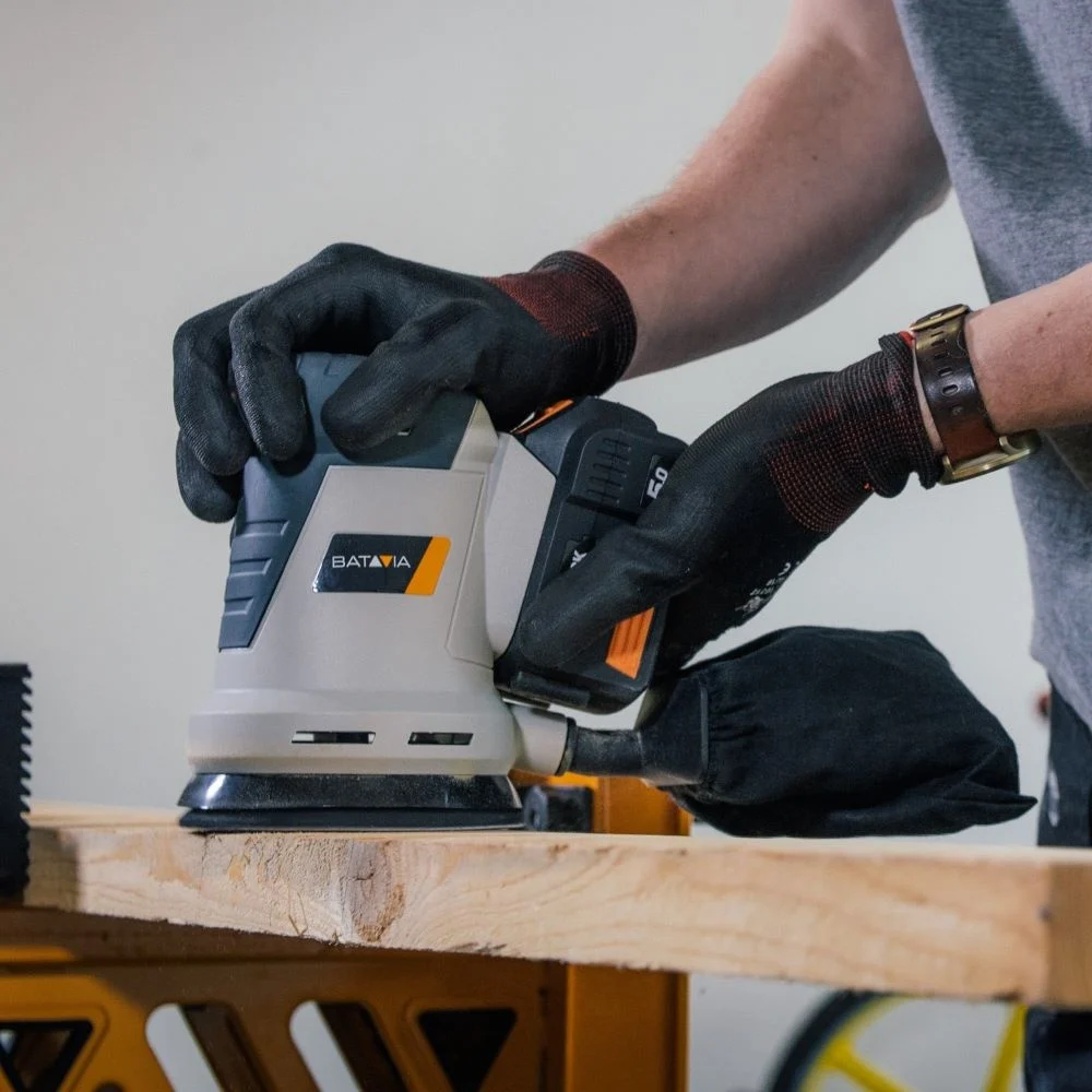 Aku bezdrátová, excentrická, rotační bruska, 12000 ot./min., excentricita 2 mm, 18V Li-Ion, bez baterie a nabíječky, bateriová platforma MAXXPACK BATAVIA