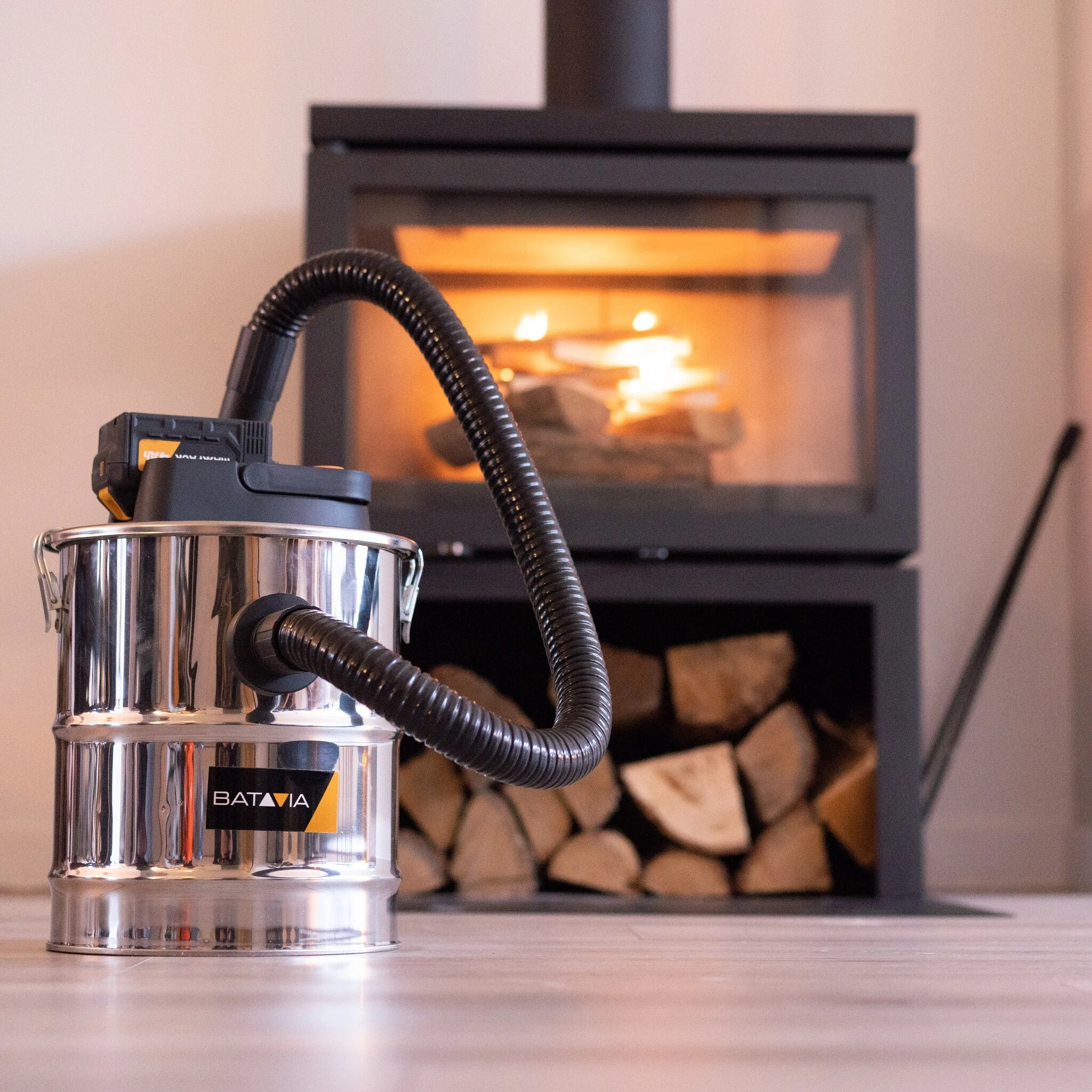 Aku bezdrátový vysavač popela, 18V Li-Ion, sací výkon/výkon motoru 30/140W, sací podtlak 9 kPA, 12 l, bez baterie a nabíječky, bateriová platforma MAXXPACK BATAVIA