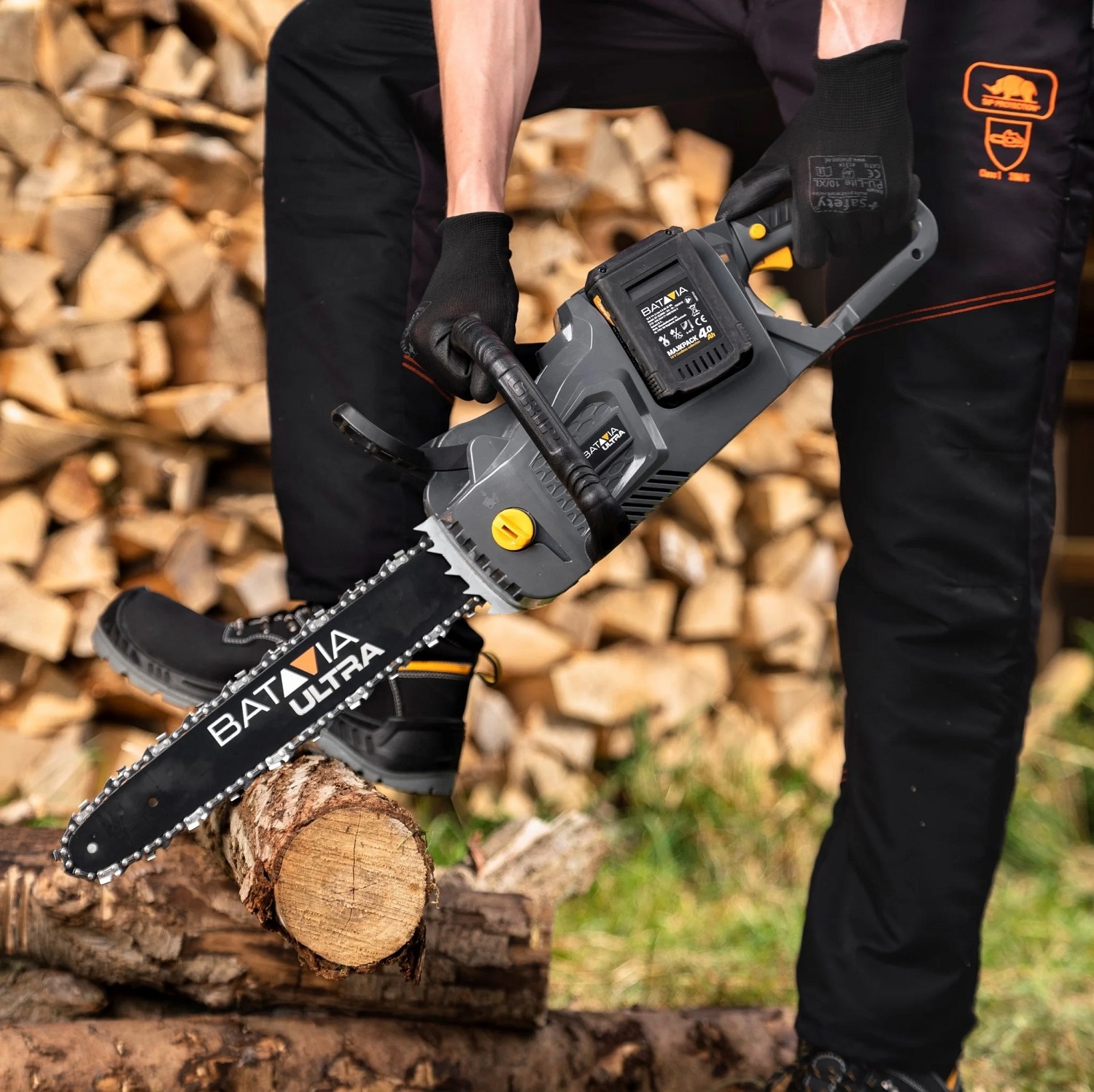 Akumulátorová AKU řetězová pila 36V, výkon 1,3 kW, délka lišty 46 cm, max. hloubka řezu 36 cm, bez baterie a nabíječky, bateriová platforma MAXXPACK BATAVIA