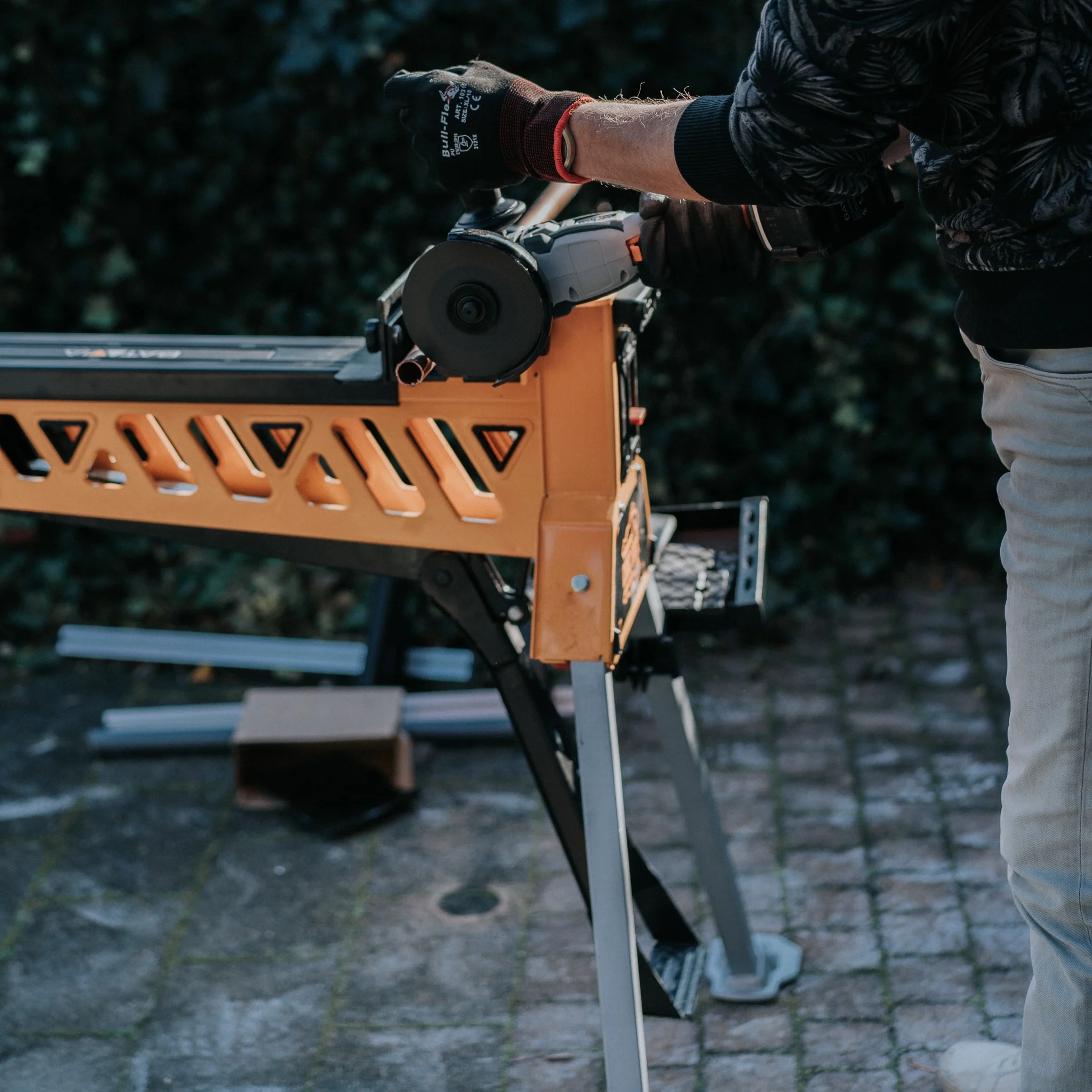 Profesionální pracovní stůl, stavební koza, upínací systém CROC LOCK, upínací síla 1000kg, nosnost 250kg BATAVIA