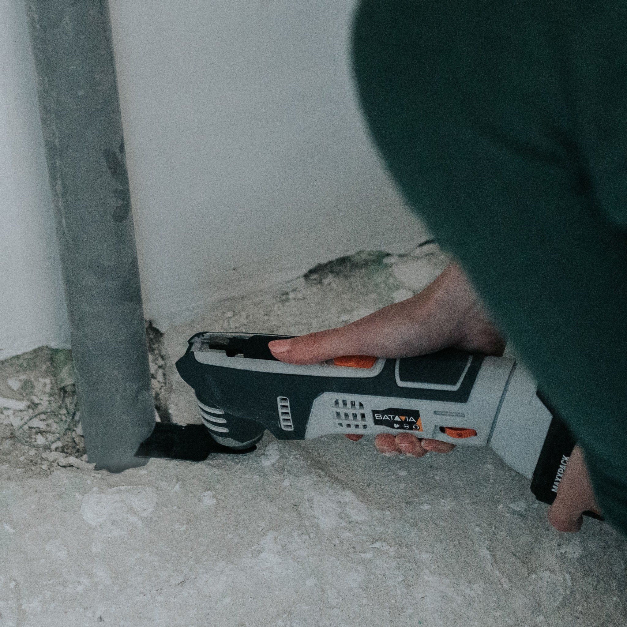 Aku bezdrátové oscilační, multifunkční zařízení Multitool, univerzální nástroj do dílny, 18V Li-Ion, bez baterie a nabíječky, bateriová platforma BATAVIA MAXXPACK