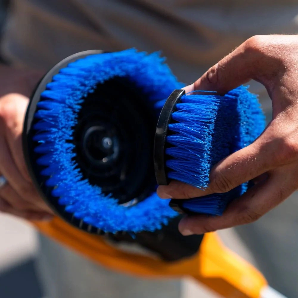 AKU rotační čistící kartáč TWIN BRUSH na všechny druhy povrchů, teleskopický 1,35 - 1,75 m, na čištění teras, chodníků, domů, aut, 12V Li-Ion, bez baterie a nabíječky, bateriová platforma FIXXPACK 2.0 BATAVIA