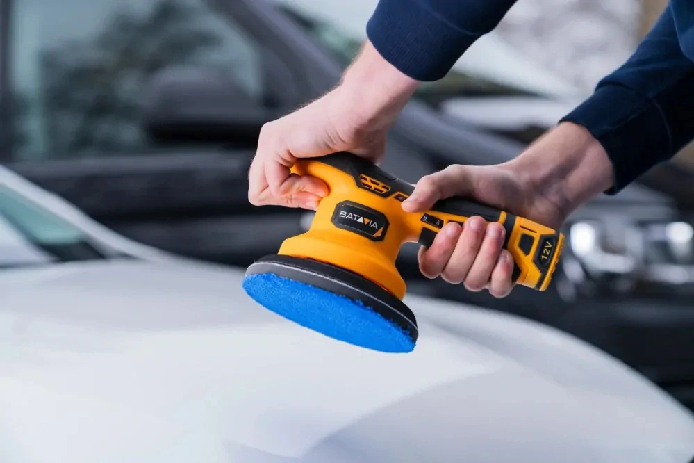 Aku bezdrátová dvojčinná excentrická leštička a bruska, průměr 150 mm, 5000 ot./min. Li-Ion 12V. Bez baterie a nabíječky. FIXXPACK BATAVIA