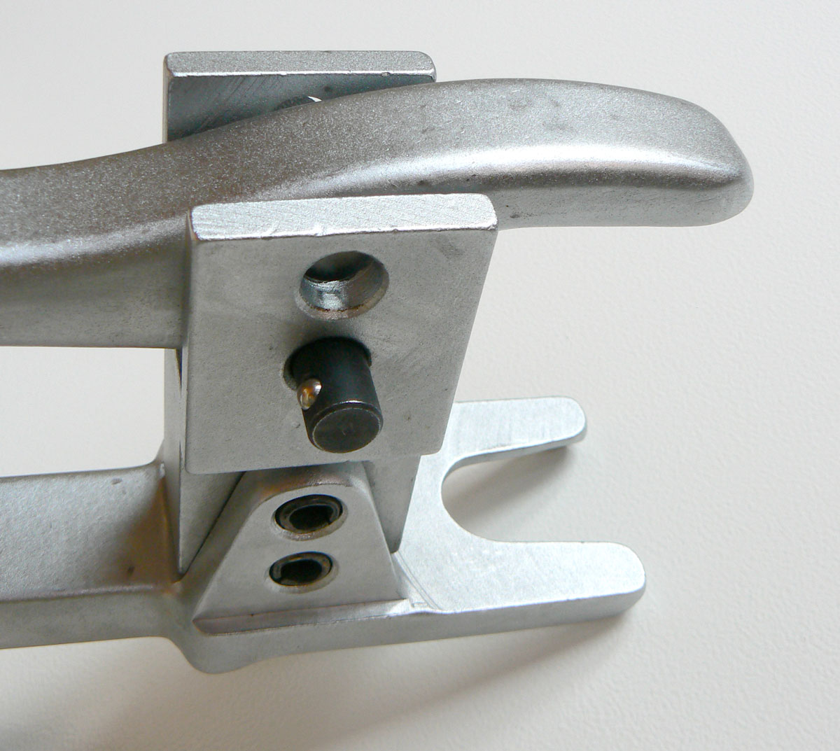 Stahovák kulových čepů univerzální 50 - 80 mm, vidlice 20 mm, 2 pozice, Triumf