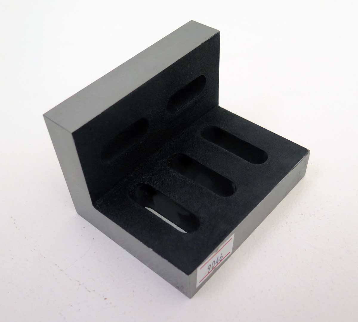 Úhlová upínací deska z vyzrálé litiny, rozměry 80 x 54 x 64 mm, Warco