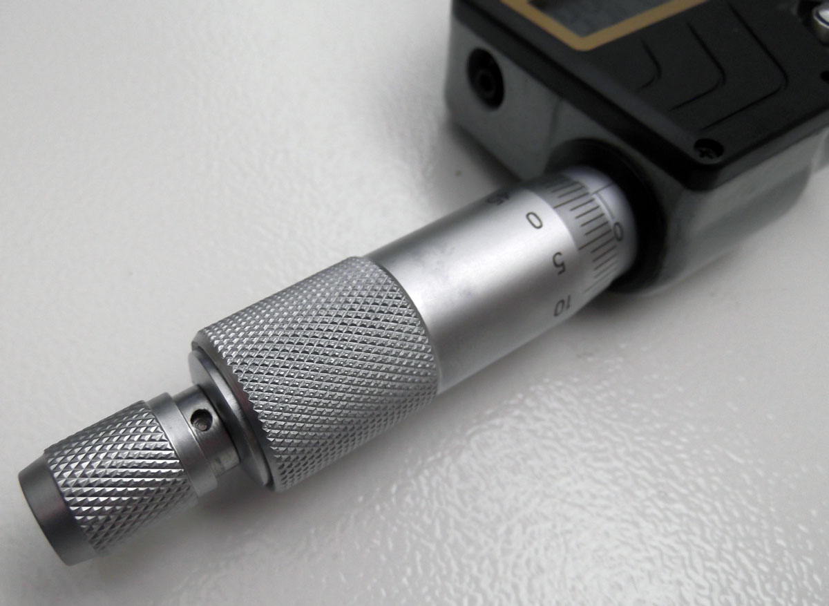 Mikrometr třmenový digitální, DIN 863, s výstupem dat, IP65 (0 - 25 mm), KM