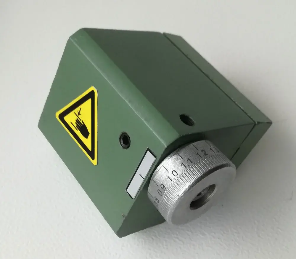 Mikrostop - stavitelný doraz podélného posuvu soustruhů, pro V-lože, Warco