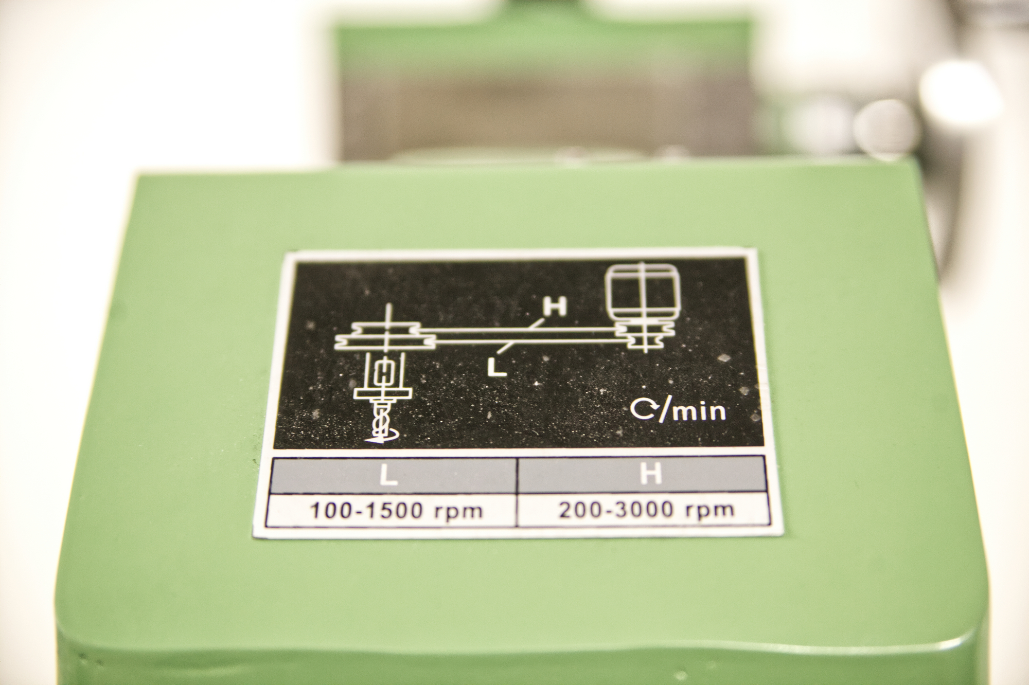 Warco WM 18B, frézka na kov, řemenový pohon, variabilní otáčky - 230 kg