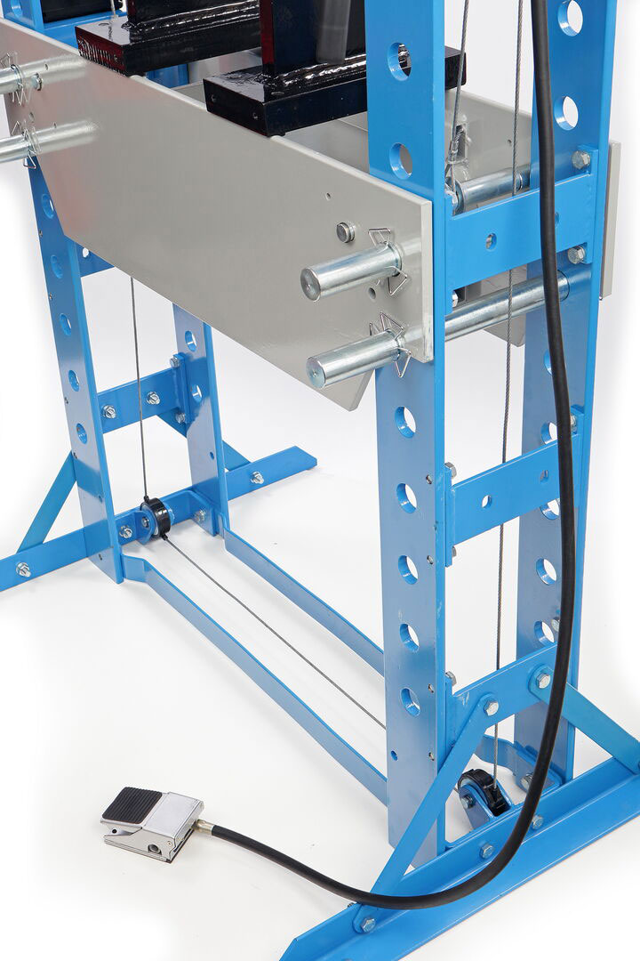 HBM 75t rámový dílenský hydraulicko-pneumatický lis, 425 kg