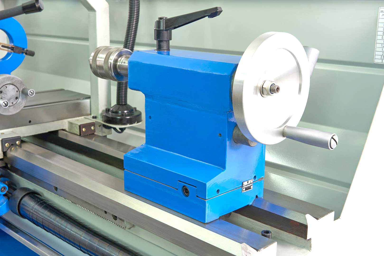 HBM 320V Norton, hrotový soustruh na kov s podstavcem, vario otáčky řízené invertorem, převodovka posuvů, plně vybavený, 1.5 kW, 1f