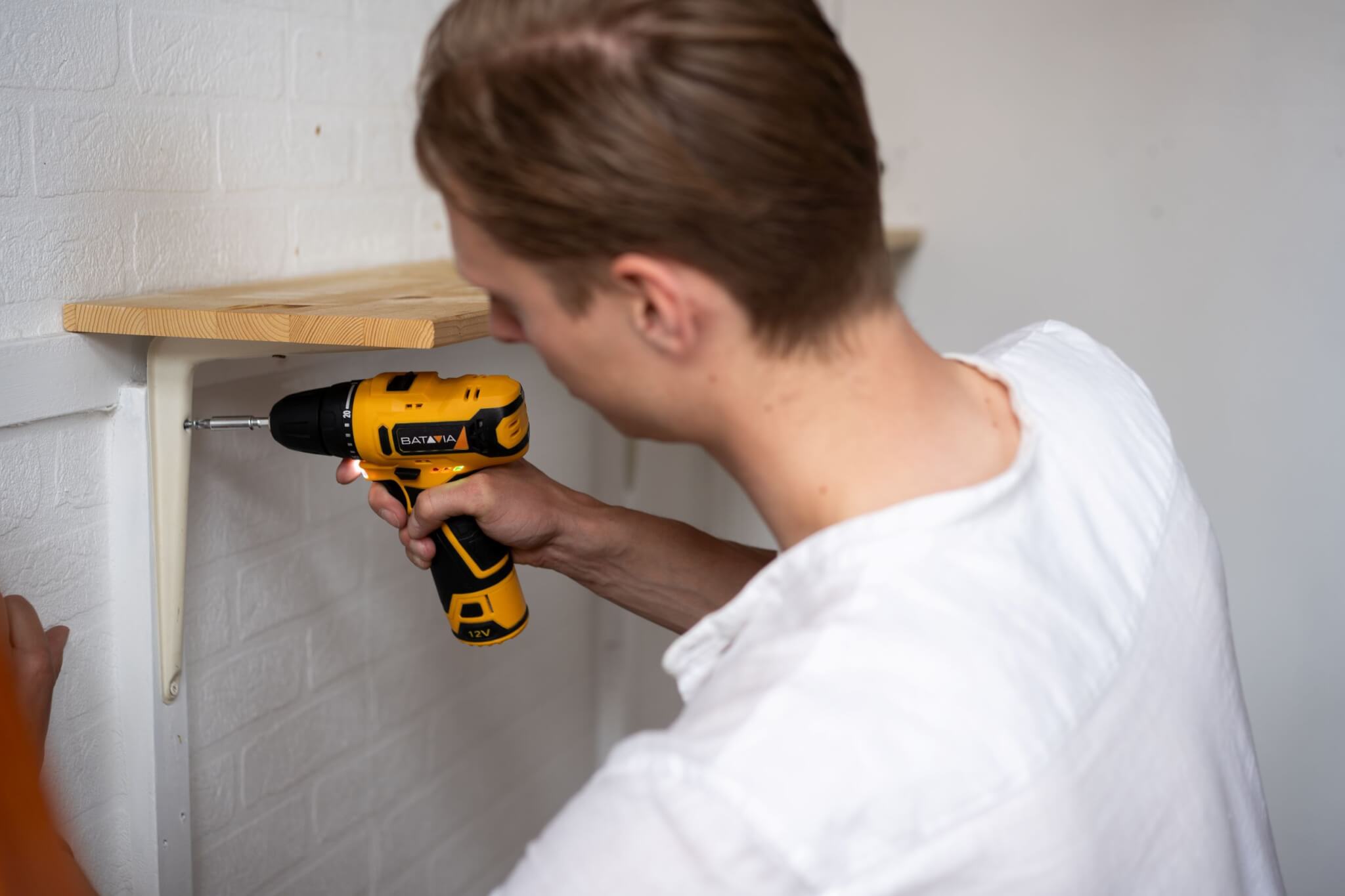 Aku bezdrátová vrtačka a šroubovák nejen pro kutily, 12V Li-Ion, kr. moment 28Nm, bez baterie a nabíječky, bateriová platforma FIXXPACK BATAVIA