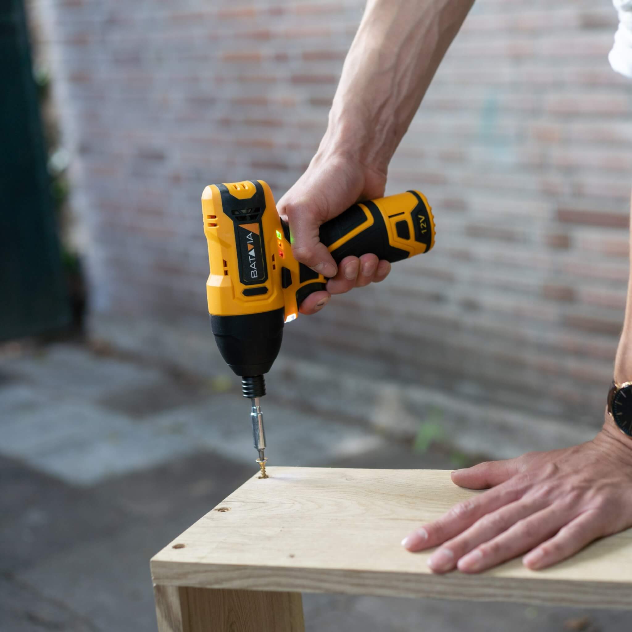 Aku bezdrátový rázový utahovák nejen pro kutily, max. toč. moment 120Nm, bez baterie a nabíječky, 12V Li-Ion, bateriová platforma FIXXPACK BATAVIA