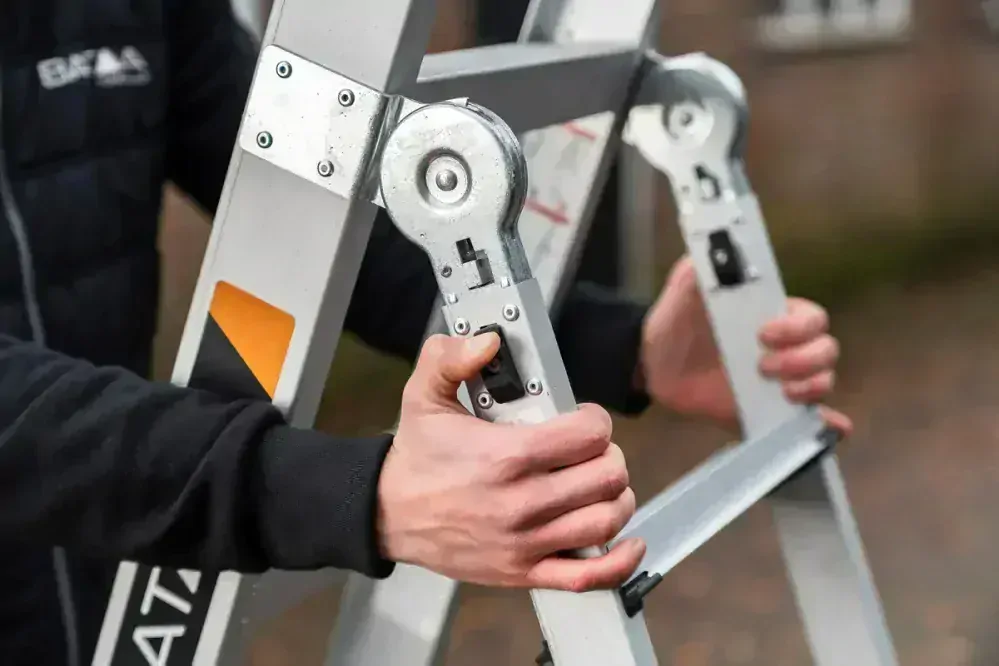 Hliníkový multifunkční kombinovaný žebřík 3v1, 6 až 9 příček, pracovní výška až 3,5 m, s přihrádkou na nářadí, nosnost 150 kg, BATAVIA