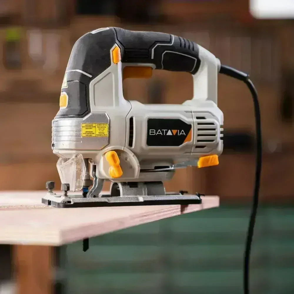 Přímočará, stavitelná, kyvadlová pilka pro řezání dřeva, plastu i kovu, příkon 850W, pokosy -45° až 45°, laser, LED, MAXXSERIES BATAVIA 7064695
