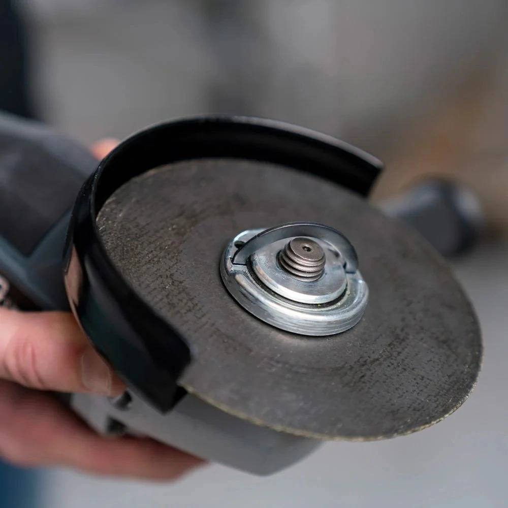 Aku bezdrátová, bezuhlíková, úhlová, kotoučová bruska, 125 mm, 3000 až 9000 ot./min., 18V li-lon, bez baterie a nabíječky, bateriová platforma MAXXPACK BATAVIA