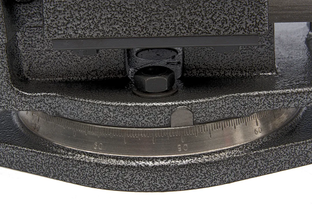 Litinový strojní svěrák s odnímatelnou otočnou základnou pro strojní obrábění - šířka čelistí 160 mm, 18 kg