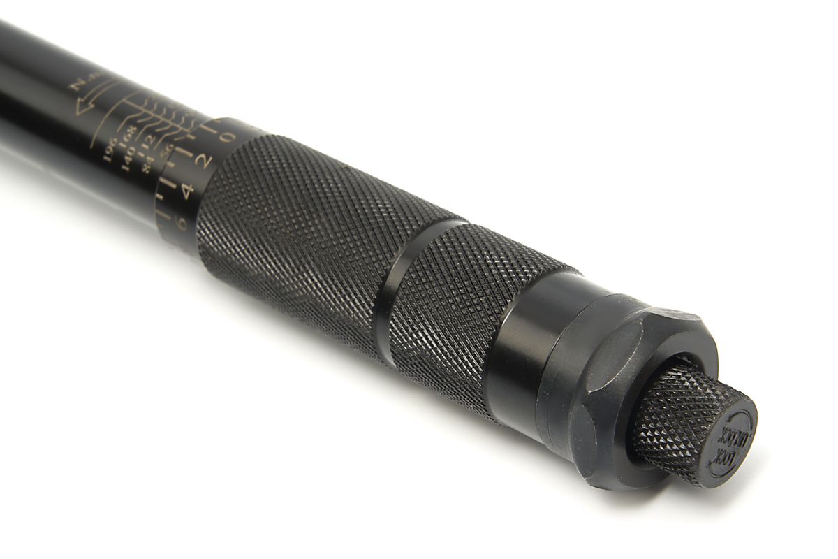 Klíč momentový 1/2“, rozsah 28 - 210 Nm, se sadou nástavců