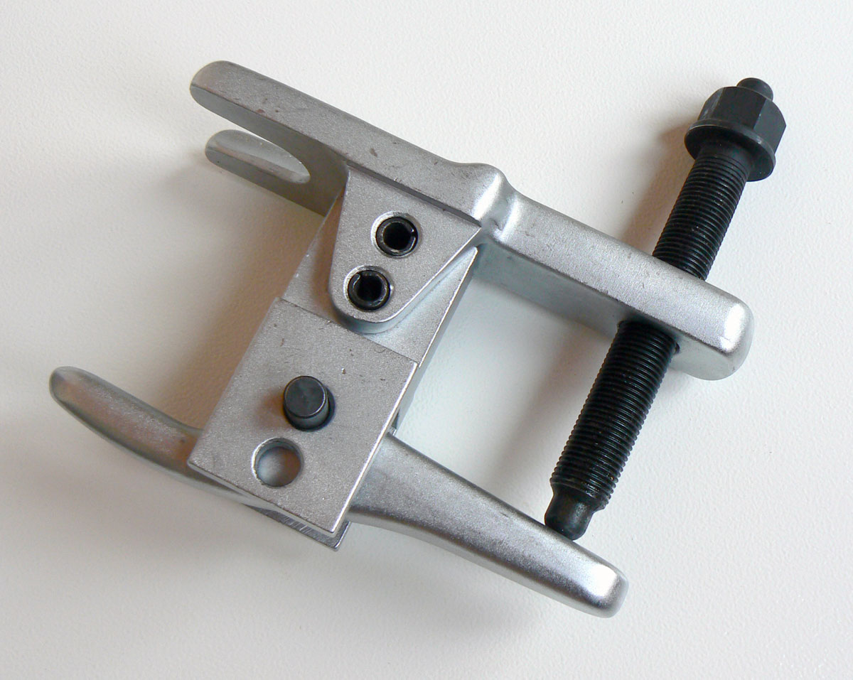 Stahovák kulových čepů univerzální 50 - 80 mm, vidlice 20 mm, 2 pozice, Triumf