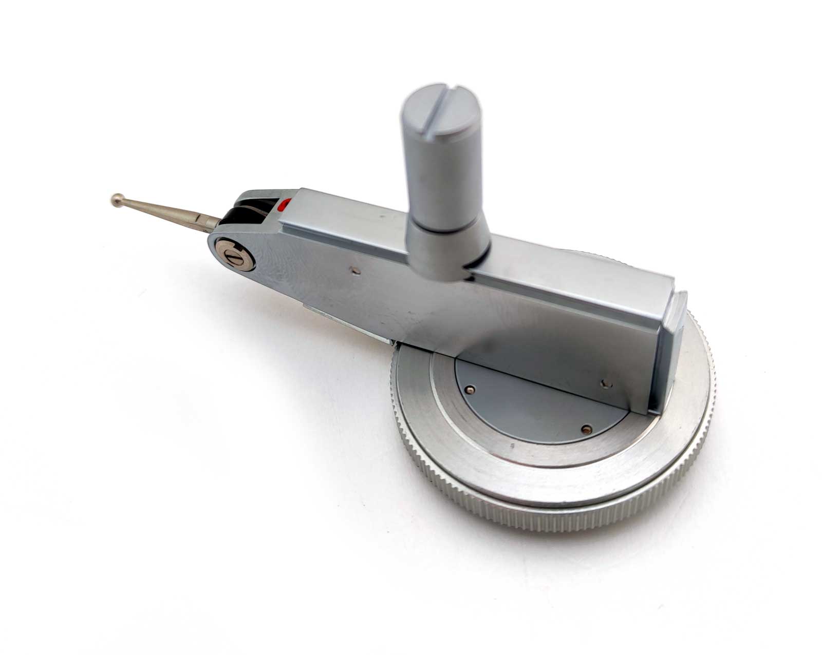 Odchylkoměr (úchylkoměr) číselníkový páčkový ČSN EN ISO 46325 - horizontální i vertikální uchycení, KM