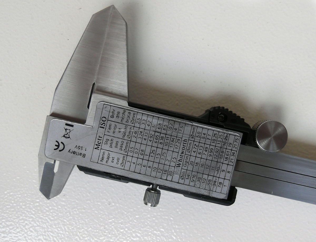 Posuvné měřítko digitální 150 mm - DIN 862, metrické i palcové, mnoho funkcí, KM