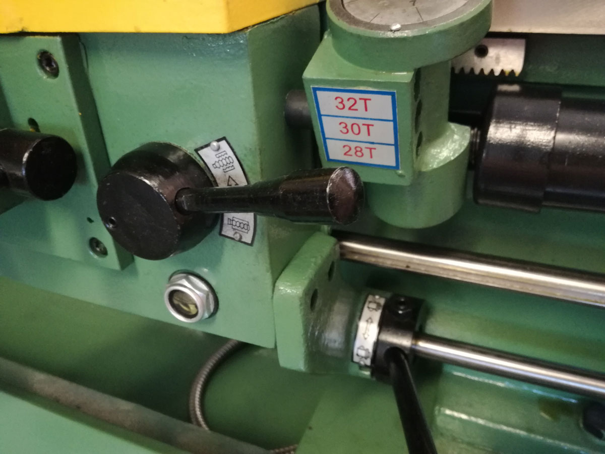 Warco GH1439, klasický hrotový soustruh na kov s převodovkou, 400V, 800 kg