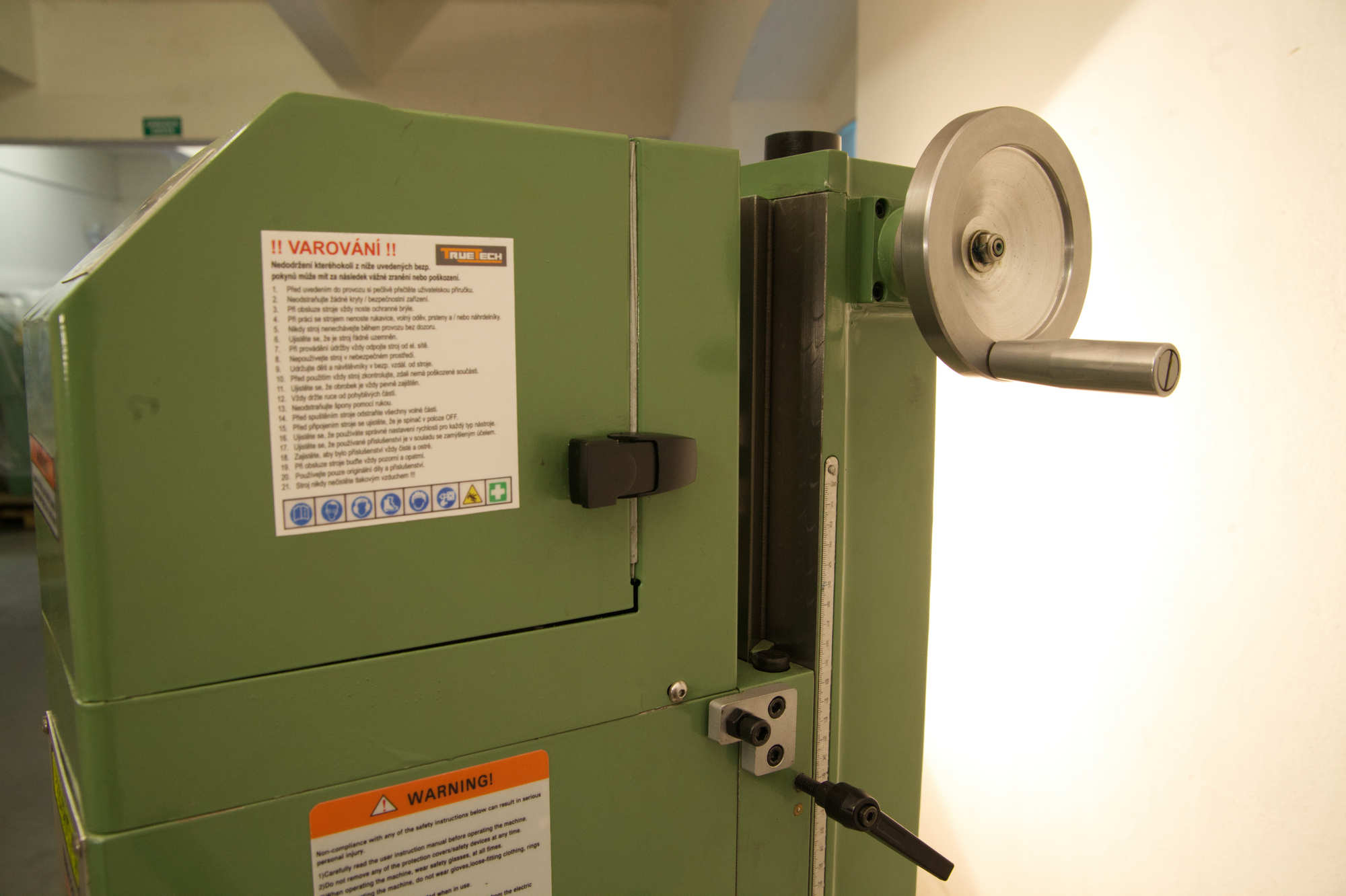 Warco WM 18B, frézka na kov, řemenový pohon, variabilní otáčky - 230 kg